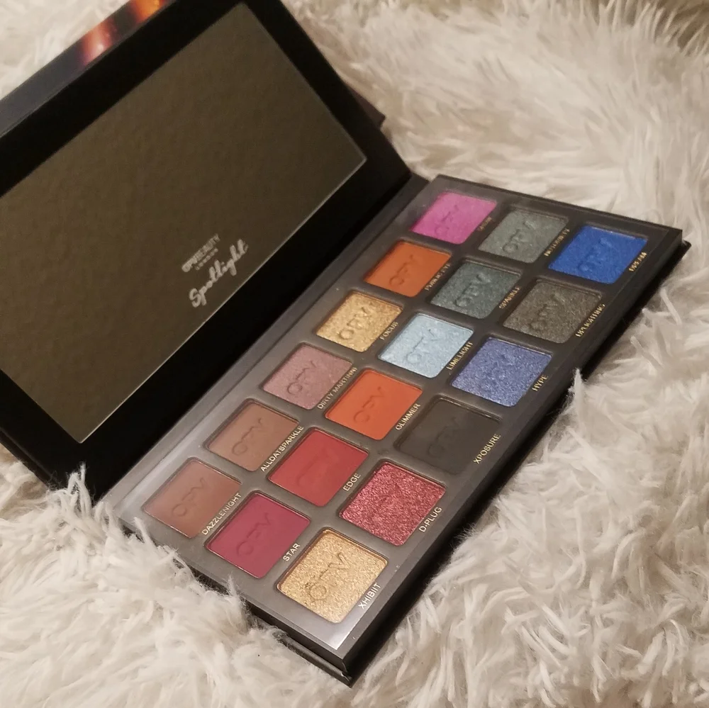 🆕 OPV BEAUTY LONDON Spotlight Palette
